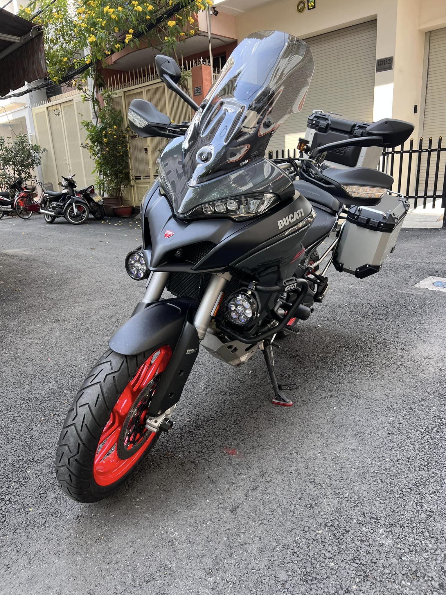 Ducati Multistrada V2S bssg odo 1k4 2/2024.